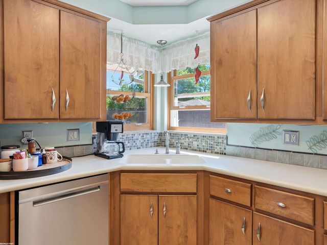 32448 Saint Annes Drive, Warren, MI 48092