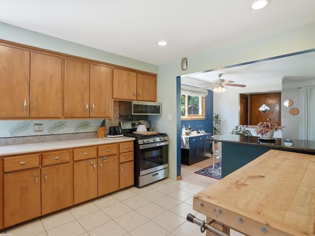 32448 Saint Annes Drive, Warren, MI 48092