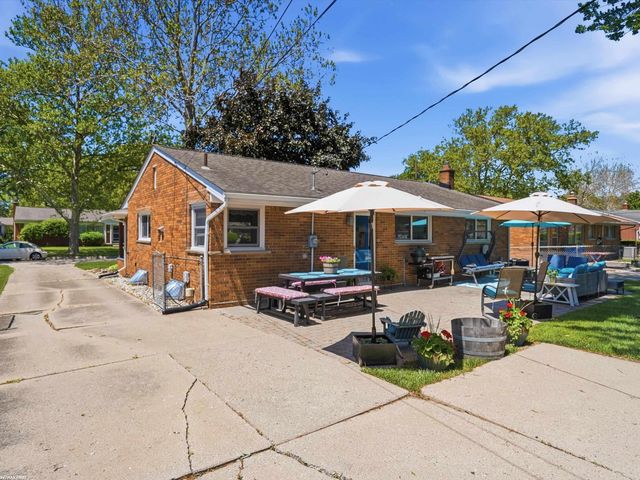 32448 Saint Annes Drive, Warren, MI 48092