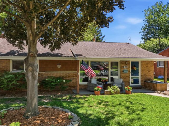 32448 Saint Annes Drive, Warren, MI 48092