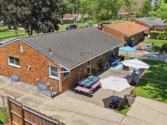 32448 Saint Annes Drive, Warren, MI 48092