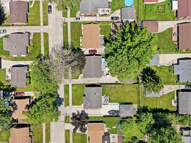 32448 Saint Annes Drive, Warren, MI 48092