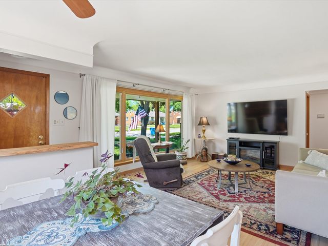 32448 Saint Annes Drive, Warren, MI 48092
