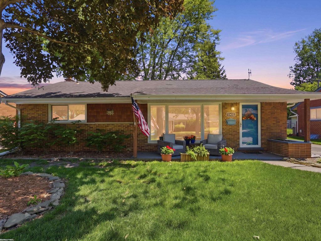 32448 Saint Annes Drive, Warren, MI 48092