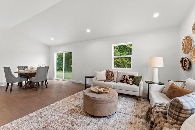 1837 LONDON ROAD, Green Bay, WI 54311