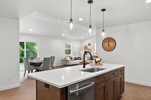 1837 LONDON ROAD, Green Bay, WI 54311