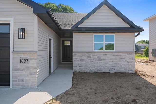 1837 LONDON ROAD, Green Bay, WI 54311
