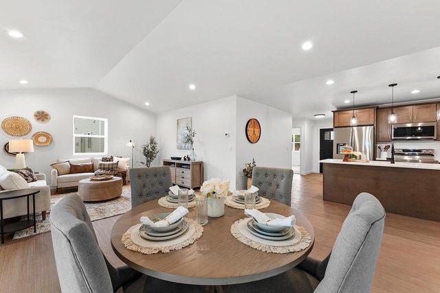 1837 LONDON ROAD, Green Bay, WI 54311