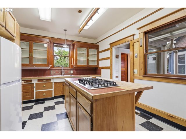 2505 Ne 42ND Ave, Portland, OR 97213