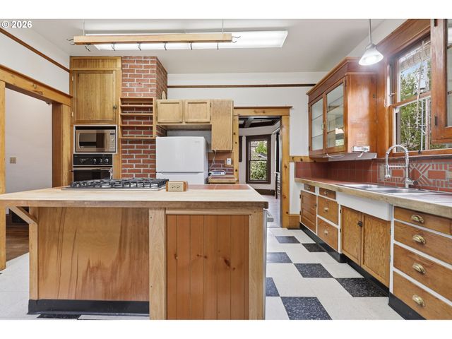 2505 Ne 42ND Ave, Portland, OR 97213