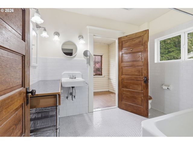 2505 Ne 42ND Ave, Portland, OR 97213