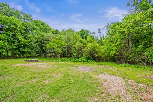 3840 Edd Ross Rd, Cedar Hill, TN 37032