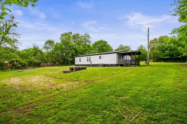 3840 Edd Ross Rd, Cedar Hill, TN 37032