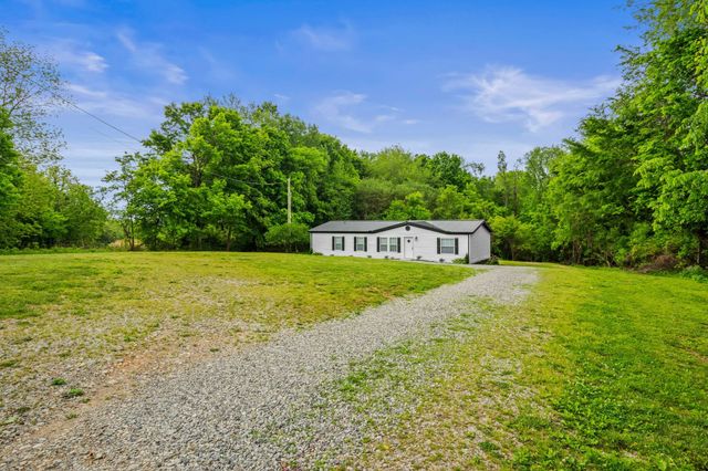 3840 Edd Ross Rd, Cedar Hill, TN 37032