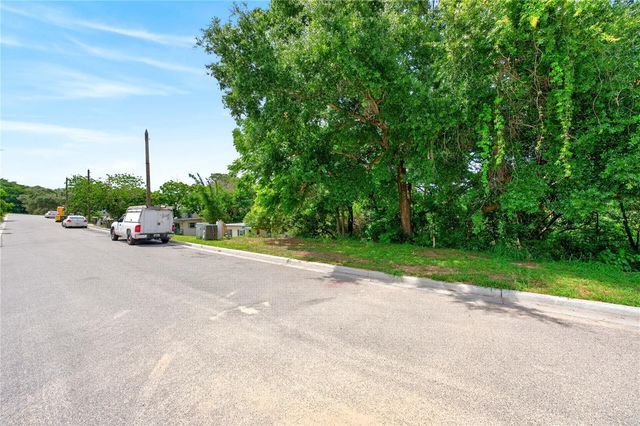 E MINNEOLA AVENUE, Clermont, FL 34711