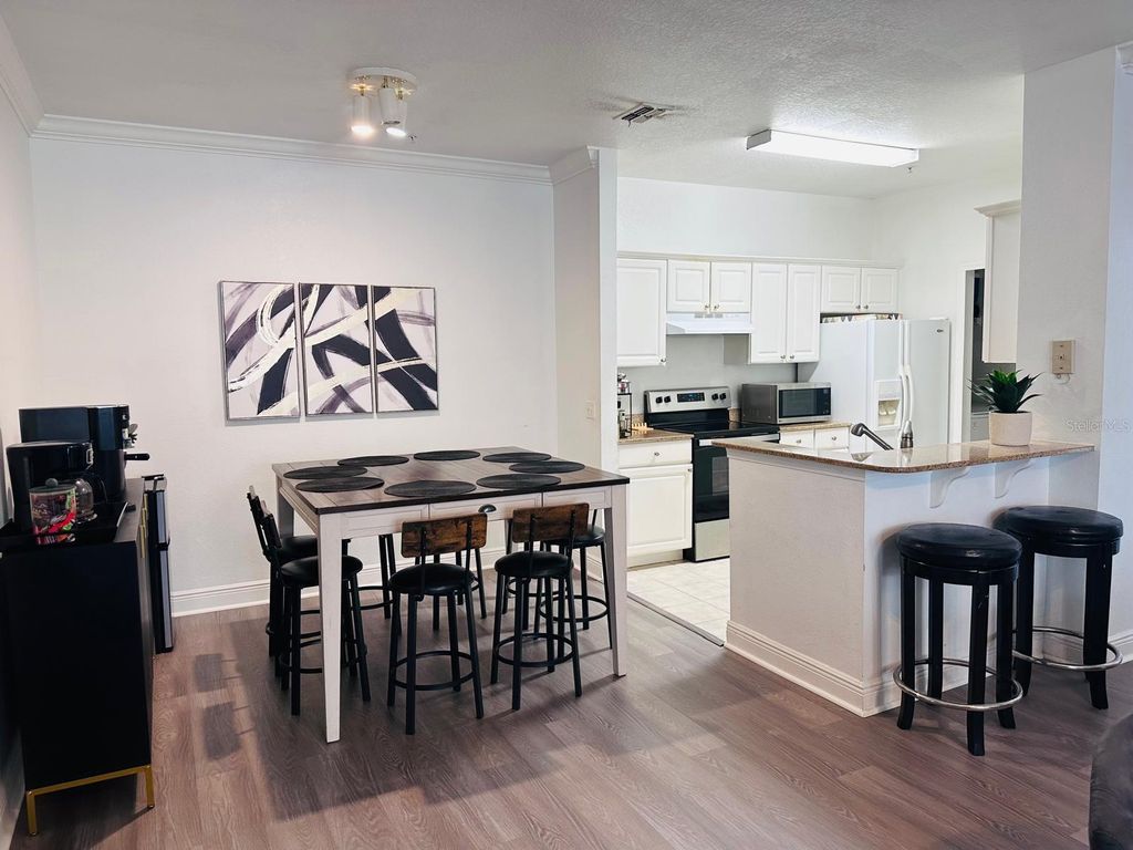 Image 5 of property listing at 1300 EASTERN PECAN PLACE 208, Winter Garden, FL 34787