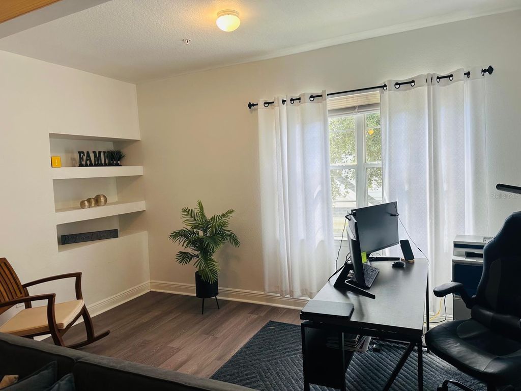 Image 7 of property listing at 1300 EASTERN PECAN PLACE 208, Winter Garden, FL 34787