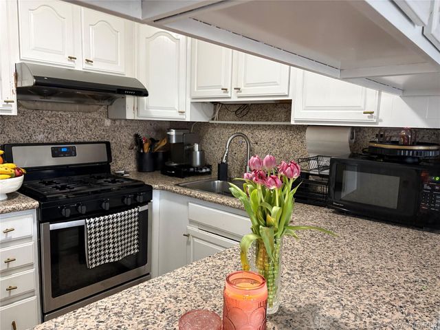 11463 Dalian Court, College Point, NY 11356