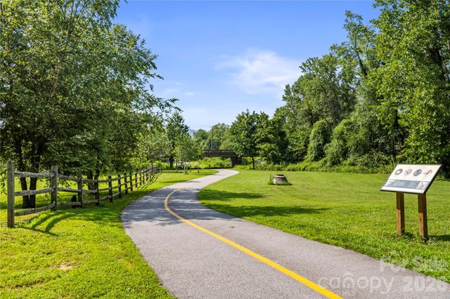 93 Martha Avenue 10, Hendersonville, NC 28792