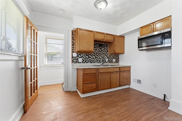 23 W Broadway Street, Ecorse, MI 48229