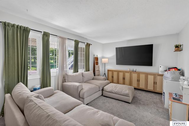 7141 Wood Lane Drive, La Vista, NE 68128