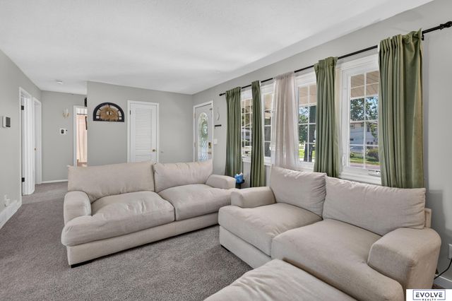 7141 Wood Lane Drive, La Vista, NE 68128