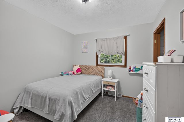 7141 Wood Lane Drive, La Vista, NE 68128