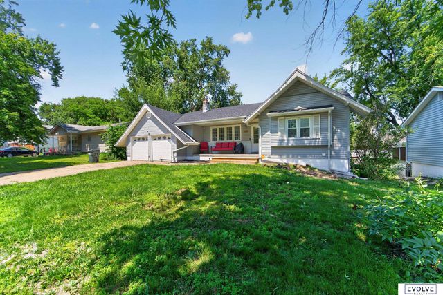 7141 Wood Lane Drive, La Vista, NE 68128