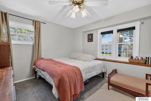 7141 Wood Lane Drive, La Vista, NE 68128