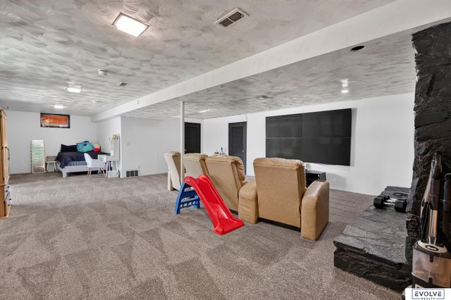 7141 Wood Lane Drive, La Vista, NE 68128