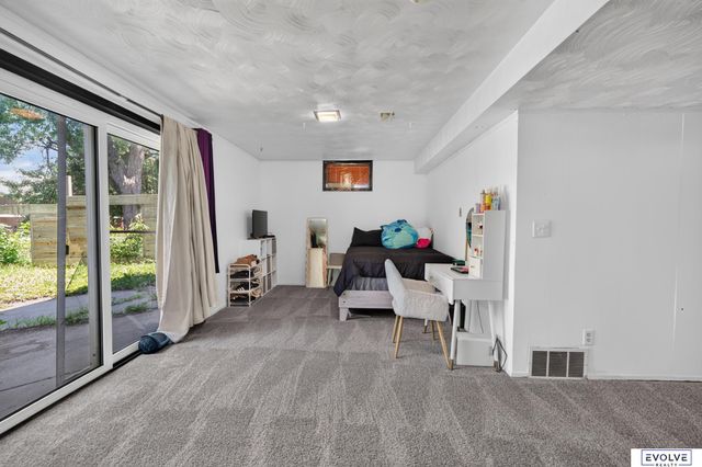 7141 Wood Lane Drive, La Vista, NE 68128
