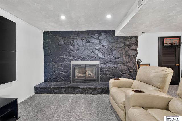 7141 Wood Lane Drive, La Vista, NE 68128