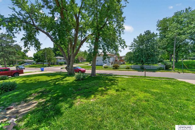 7141 Wood Lane Drive, La Vista, NE 68128