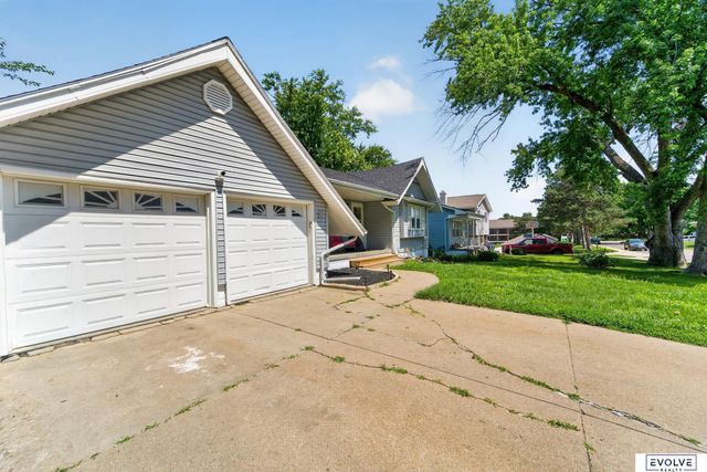 7141 Wood Lane Drive, La Vista, NE 68128