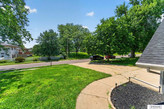 7141 Wood Lane Drive, La Vista, NE 68128