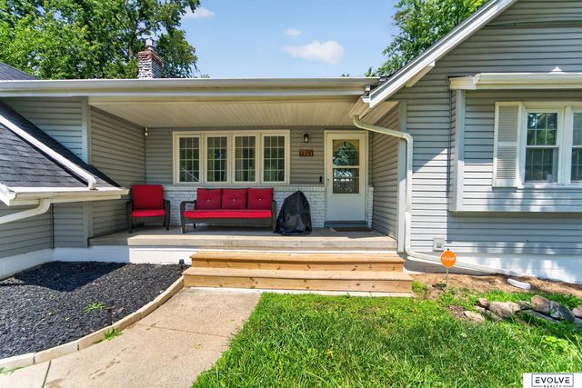 7141 Wood Lane Drive, La Vista, NE 68128