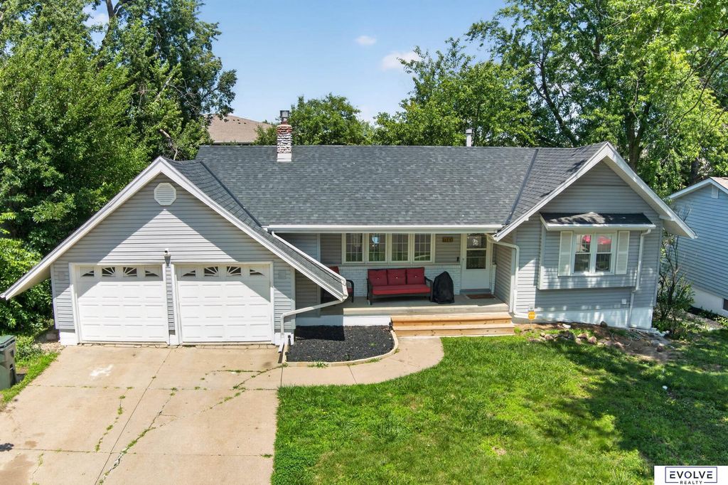 7141 Wood Lane Drive, La Vista, NE 68128