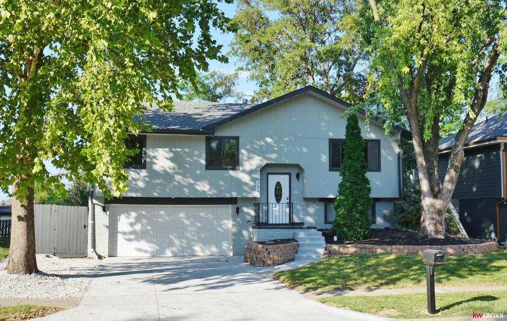 736 W Joel Street, Lincoln, NE 68521
