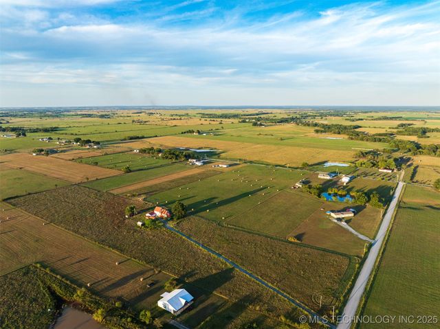 10 N 434 Road, Adair, OK 74330