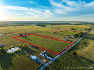10 N 434 Road, Adair, OK 74330