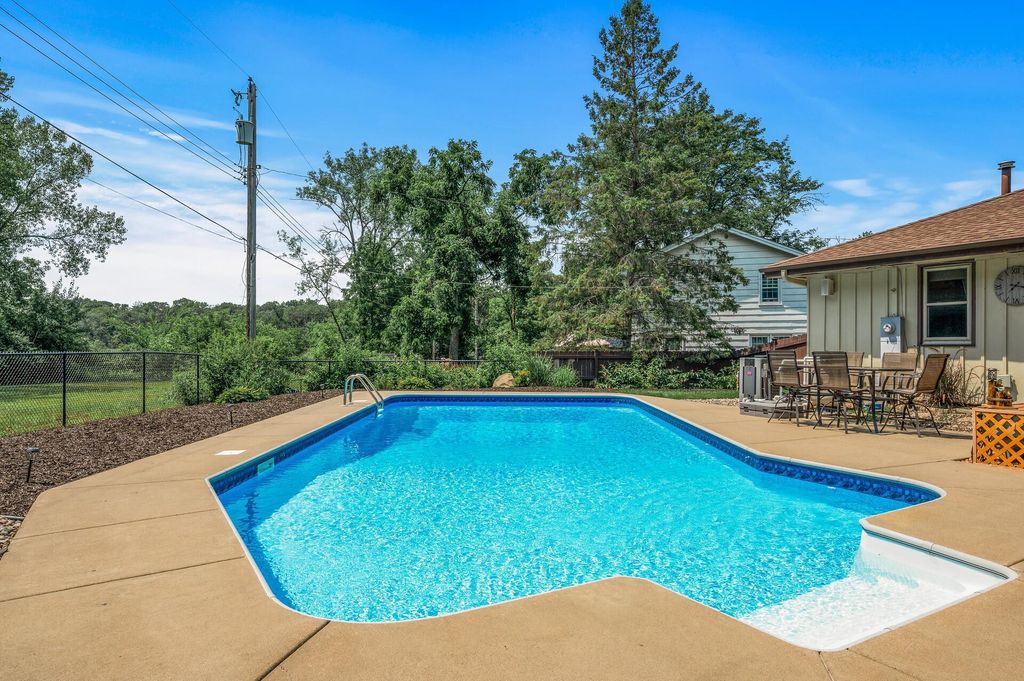 9030 Kell Circle, Bloomington, MN 55437