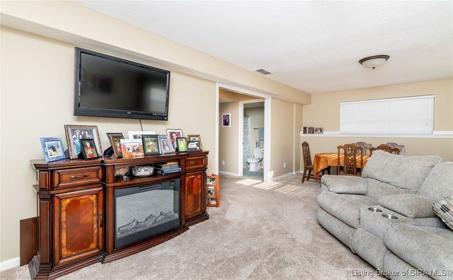 7033 Plum Creek Dr Plum Creek Dr, Sellersburg, IN 47172