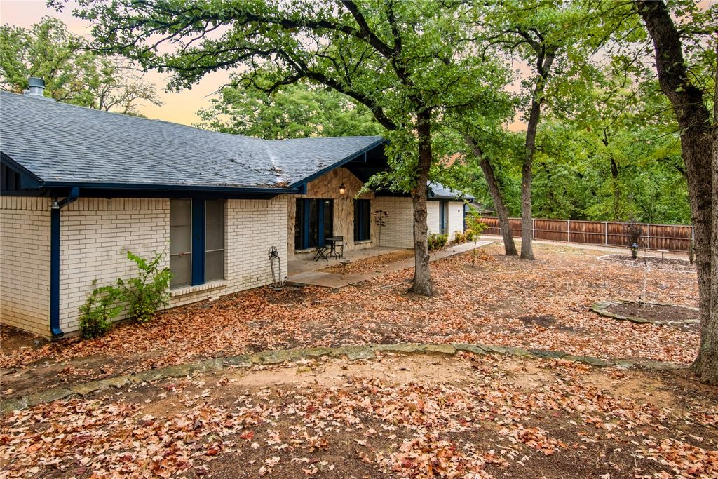104 Trailwood Court, Burleson, TX 76028 — photo 3