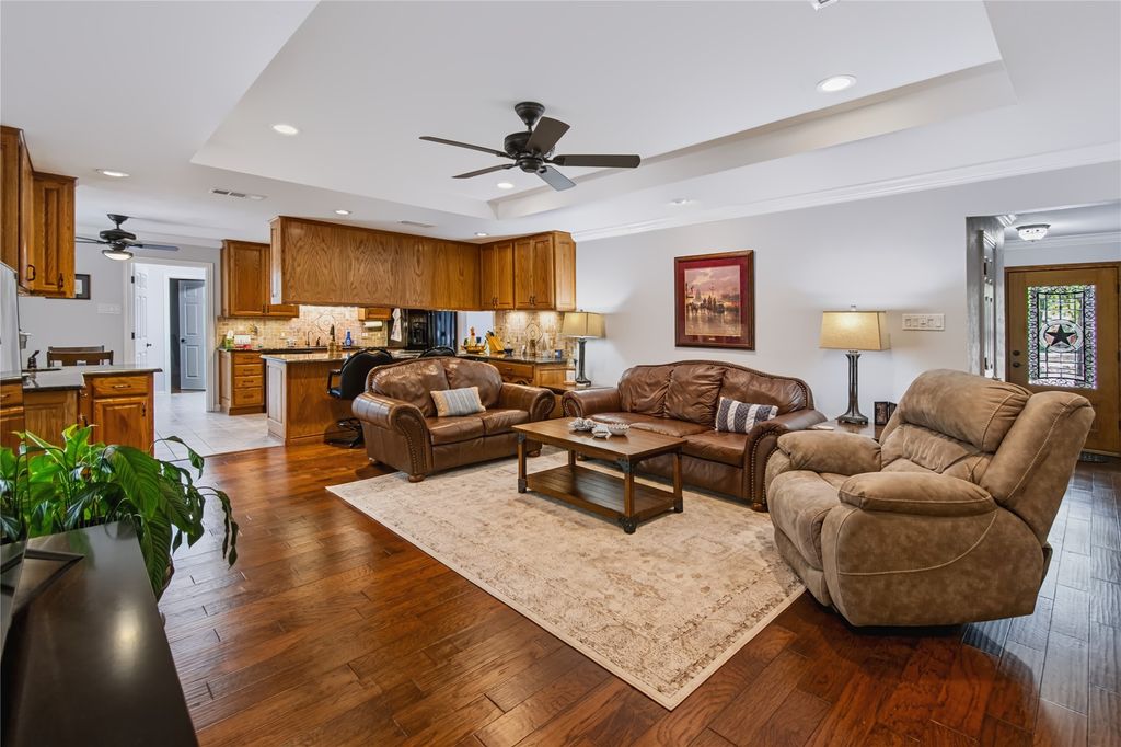 104 Trailwood Court, Burleson, TX 76028 — photo 5