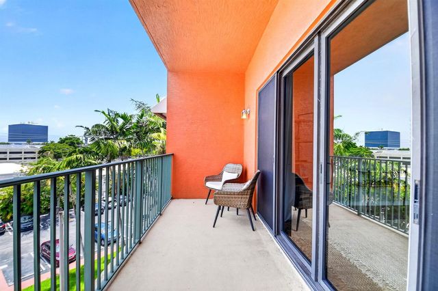 1620 Presidential Way 402, West Palm Beach, FL 33401
