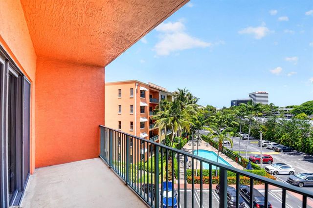 1620 Presidential Way 402, West Palm Beach, FL 33401