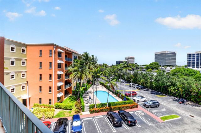 1620 Presidential Way 402, West Palm Beach, FL 33401