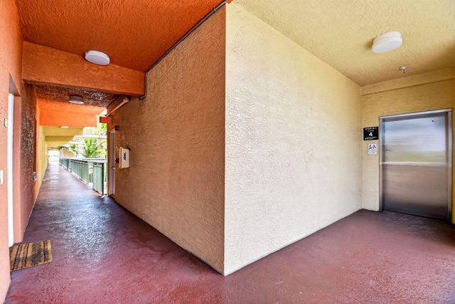 1620 Presidential Way 402, West Palm Beach, FL 33401