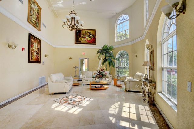 1620 Presidential Way 402, West Palm Beach, FL 33401