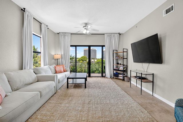 1620 Presidential Way 402, West Palm Beach, FL 33401